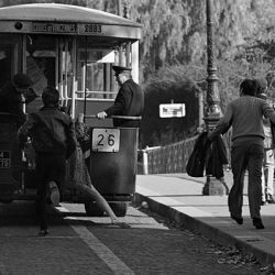 4ème arrondissement – Prendre le bus en marche pont Louis-Philippe