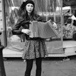 18ème arrondissement – Quand Marion est à l’accordéon place des Abbesses