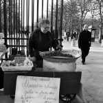 6ème arrondissement – Mireille vend ses marrons devant le jardin du Luxembourg