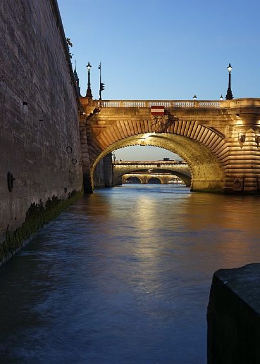 4ème arrondissement – Crépuscule quai de Corse sur le pont Notre Dame