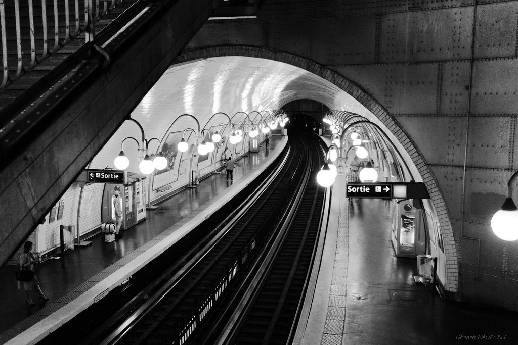 040056- - station de métro Cité