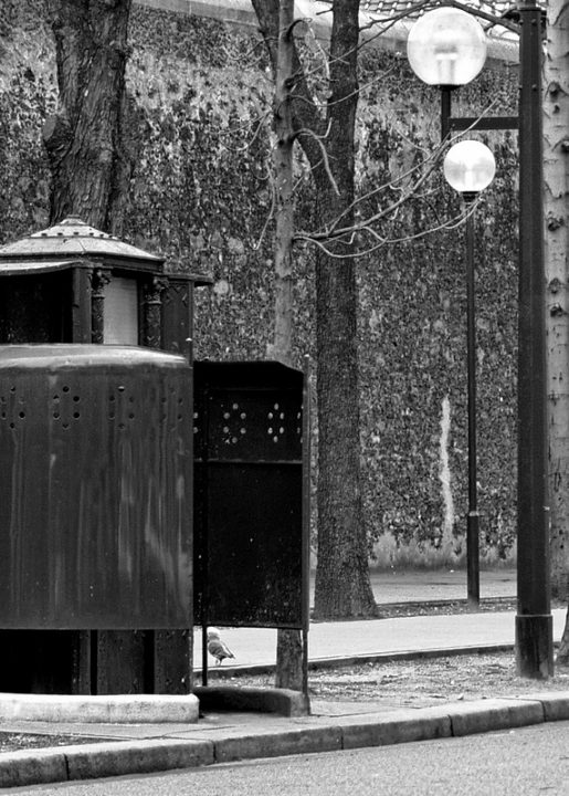 14ème arrondissement – La pissotière du boulevard Arago (photo 2002)