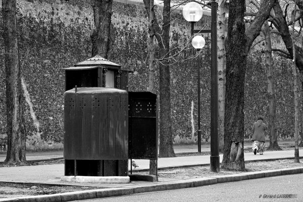 14ème arrondissement - La pissotière du boulevard Arago (photo 2002)