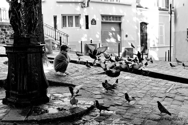 18ème arrondissement - L'enfant et les pigeons place Emile Goudeau