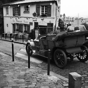 18ème arrondissement – En décapotable devant la Maison Rose