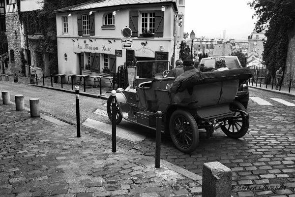 18ème arrondissement – En décapotable devant la Maison Rose (2008)